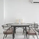 Exclusive Studio At Gold Coast Apartment By Travelio