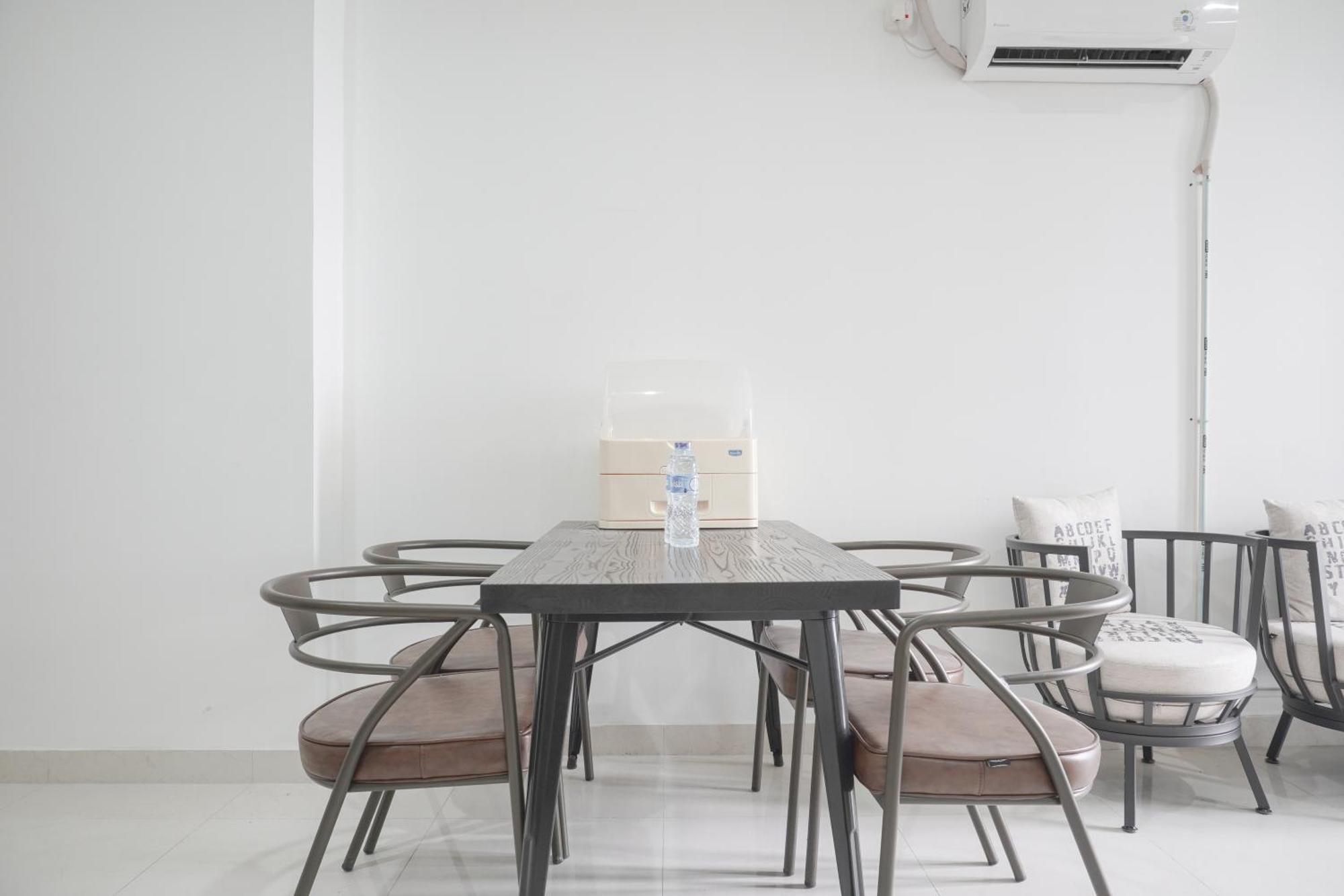 Apartment Exclusive At Gold Coast By Travelio Jakarta